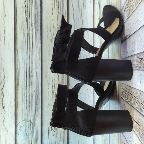 Lauren Conrad Girlfriend Faux Suede Heels - Picture 6 of 7